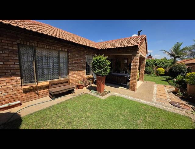 2 BEDROOM TOWNHOUSE FOR SALE IN MONTANA TUINE